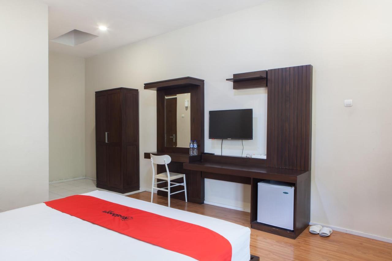 Reddoorz Plus Near Mall Roxy Banyuwangi Banyuwangi  Ngoại thất bức ảnh