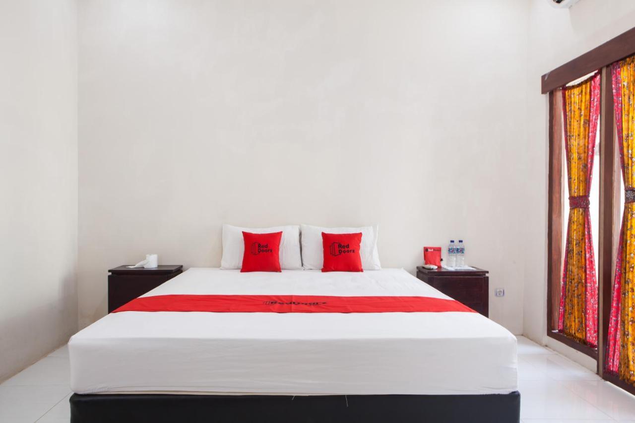 Reddoorz Plus Near Mall Roxy Banyuwangi Banyuwangi  Ngoại thất bức ảnh