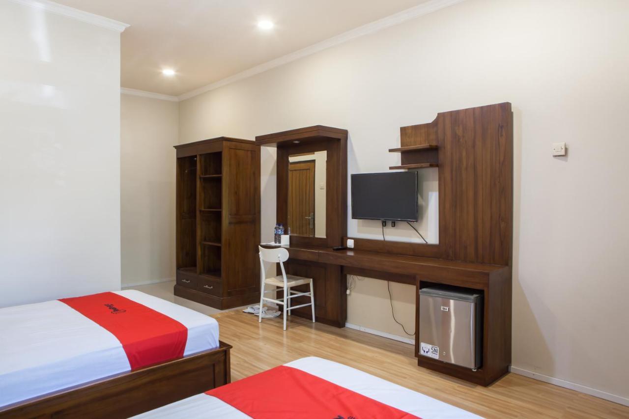 Reddoorz Plus Near Mall Roxy Banyuwangi Banyuwangi  Ngoại thất bức ảnh