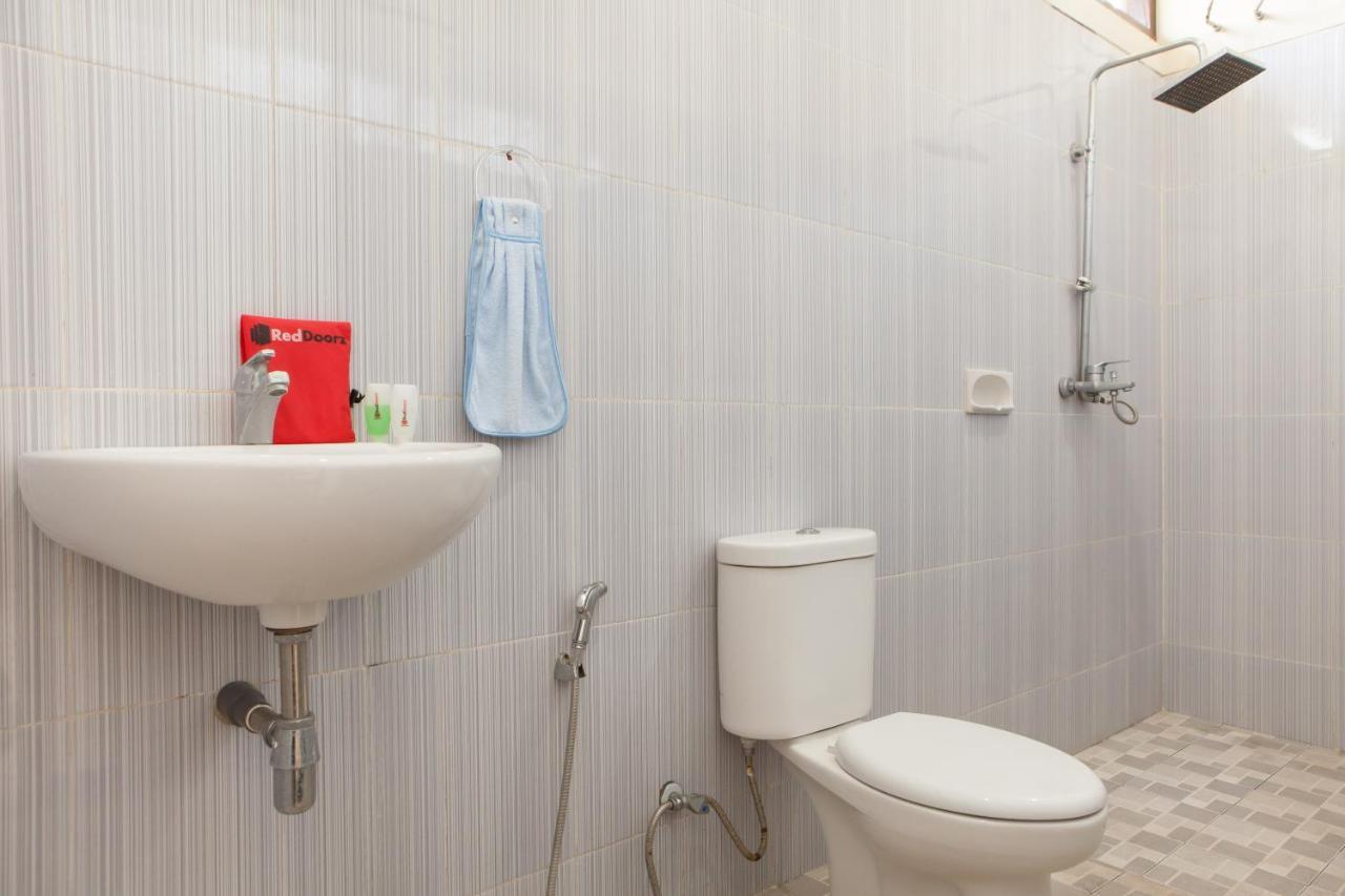 Reddoorz Plus Near Mall Roxy Banyuwangi Banyuwangi  Ngoại thất bức ảnh