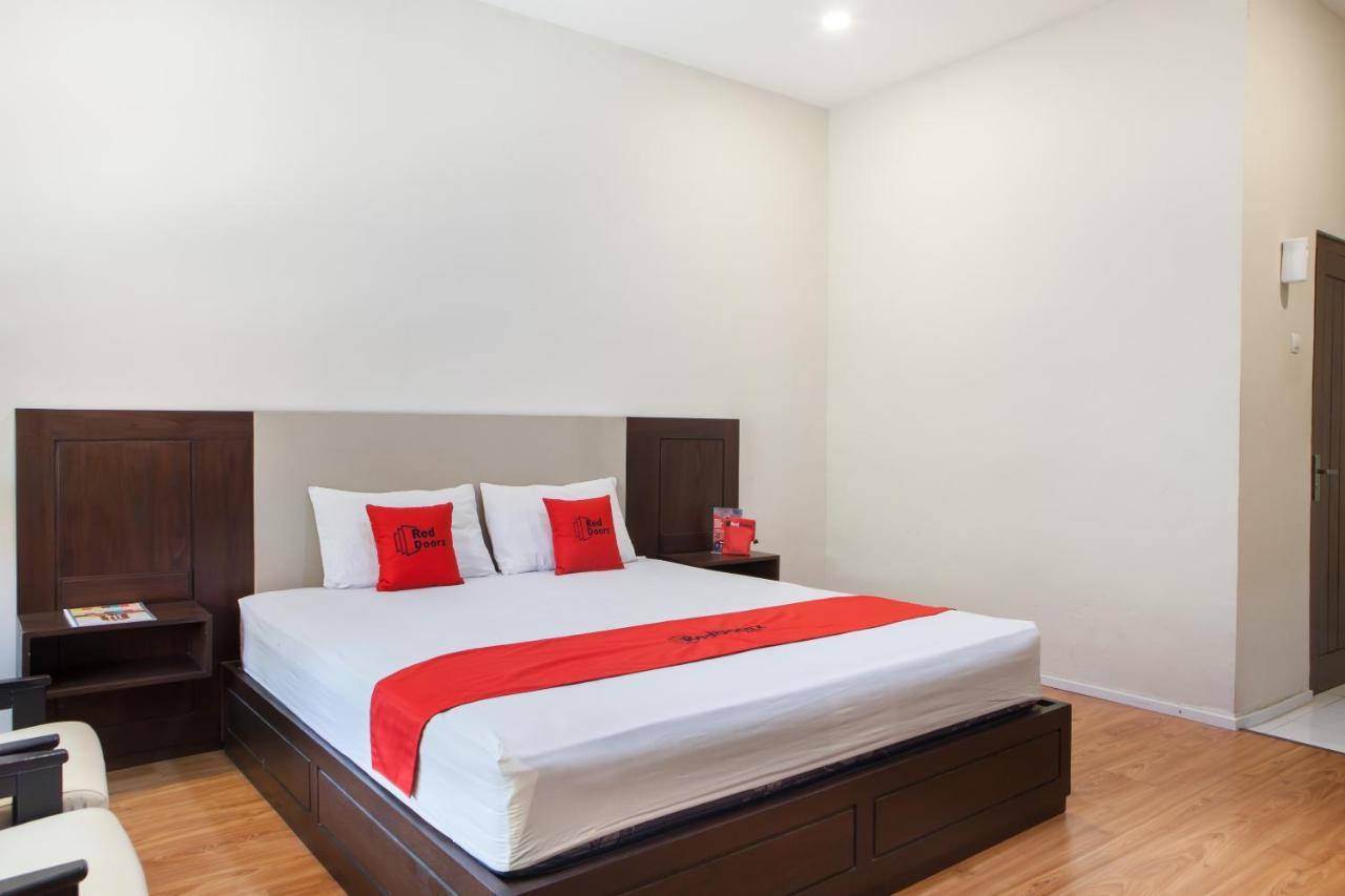Reddoorz Plus Near Mall Roxy Banyuwangi Banyuwangi  Ngoại thất bức ảnh