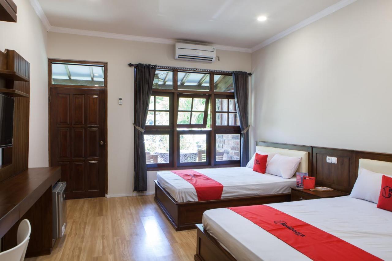 Reddoorz Plus Near Mall Roxy Banyuwangi Banyuwangi  Ngoại thất bức ảnh