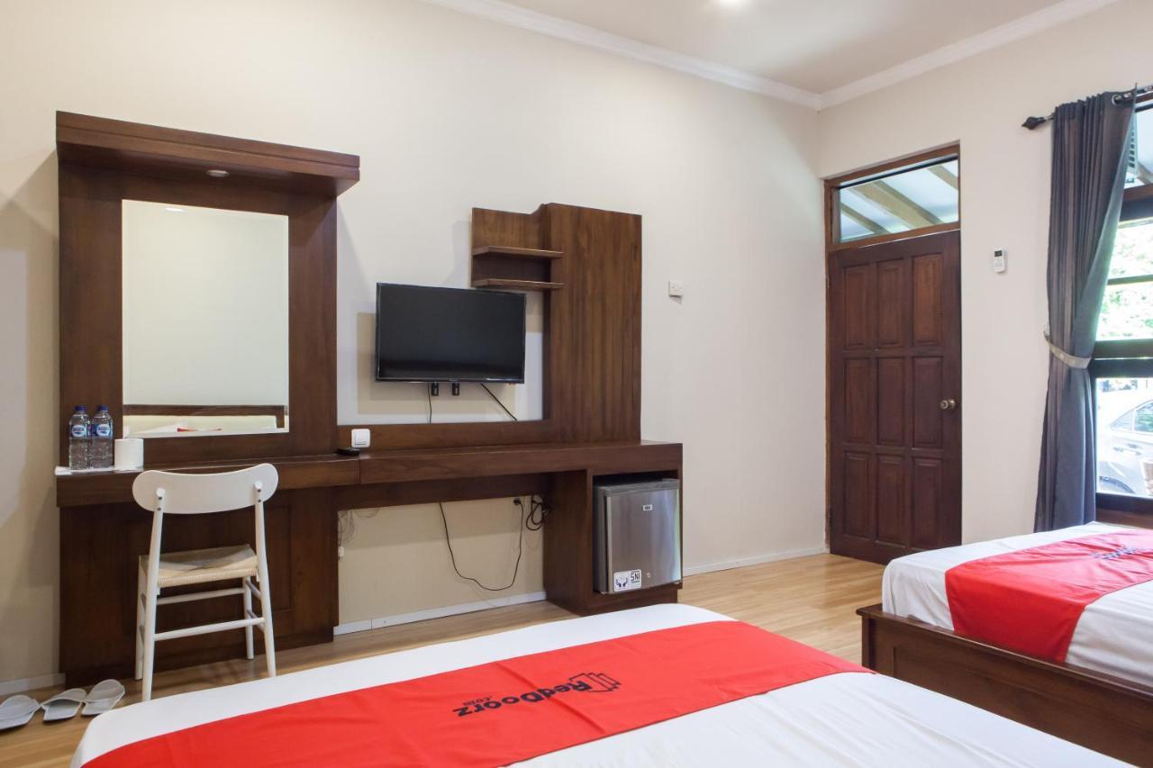 Reddoorz Plus Near Mall Roxy Banyuwangi Banyuwangi  Ngoại thất bức ảnh