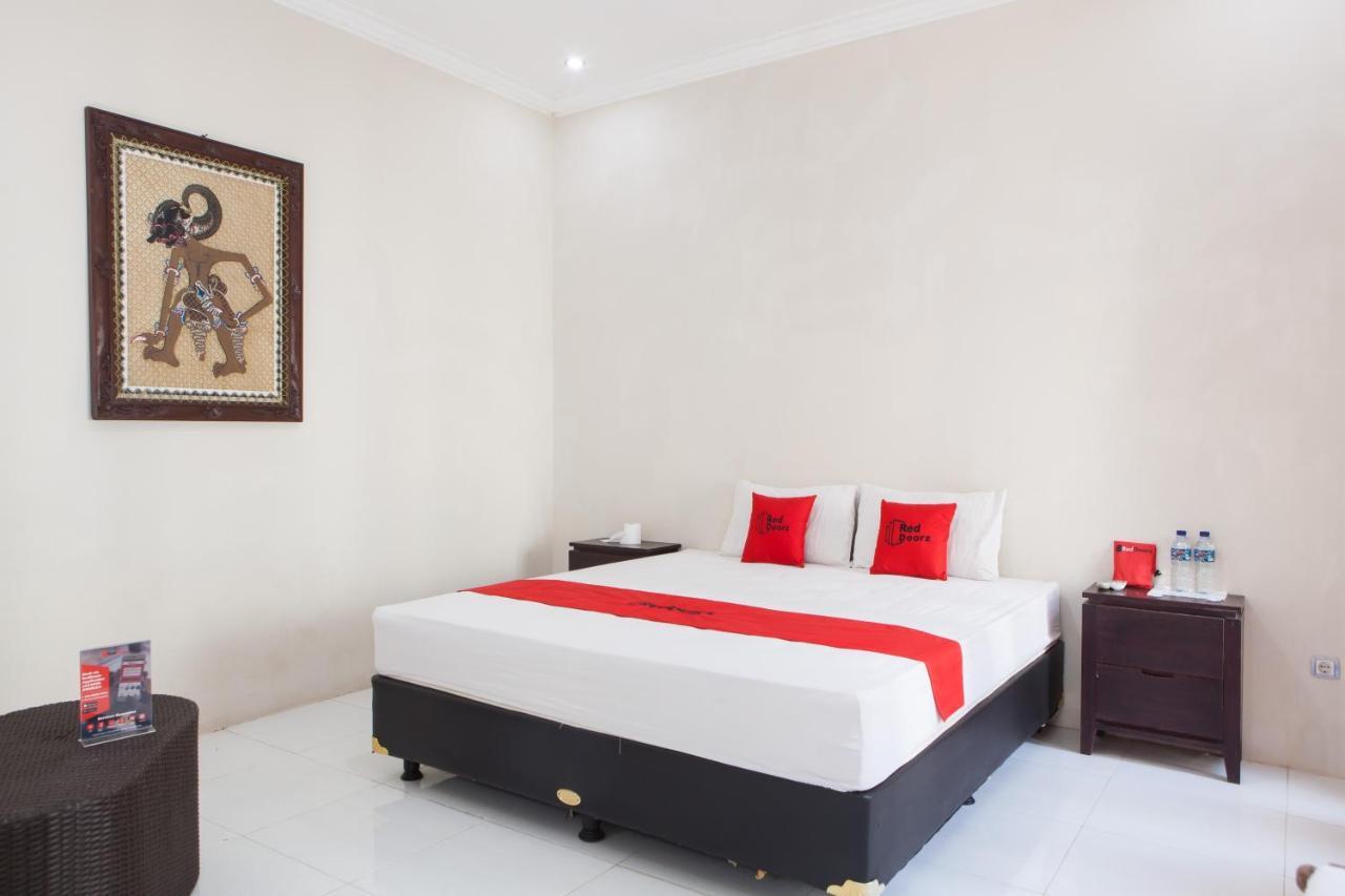 Reddoorz Plus Near Mall Roxy Banyuwangi Banyuwangi  Ngoại thất bức ảnh