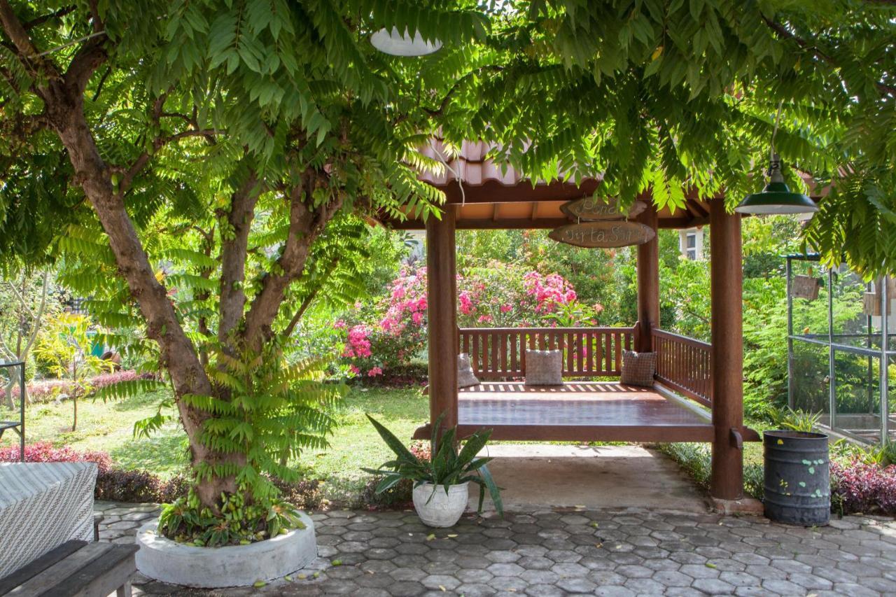 Reddoorz Plus Near Mall Roxy Banyuwangi Banyuwangi  Ngoại thất bức ảnh
