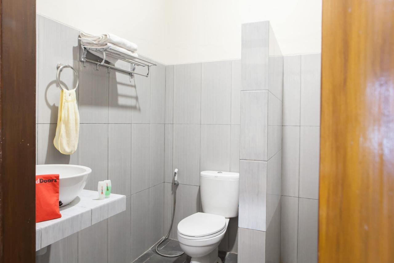 Reddoorz Plus Near Mall Roxy Banyuwangi Banyuwangi  Ngoại thất bức ảnh