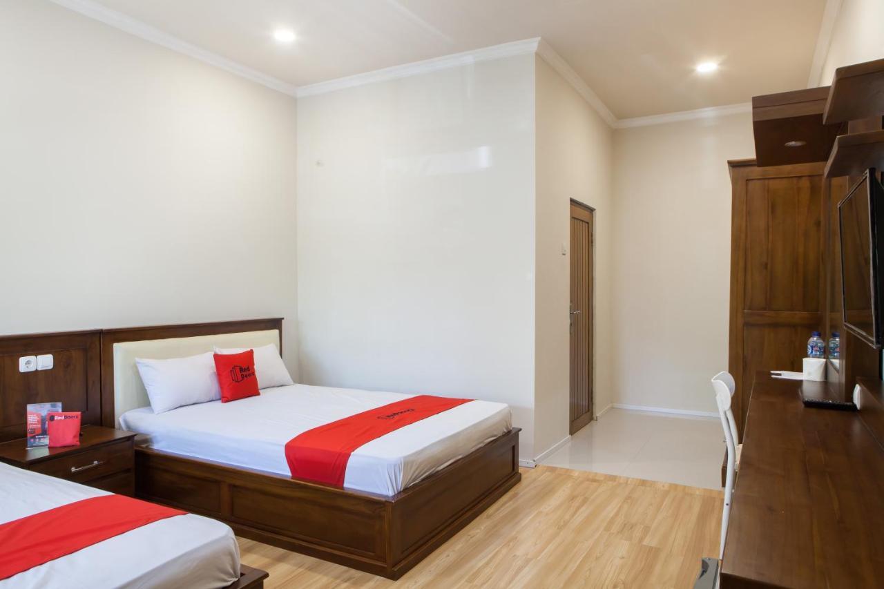 Reddoorz Plus Near Mall Roxy Banyuwangi Banyuwangi  Ngoại thất bức ảnh